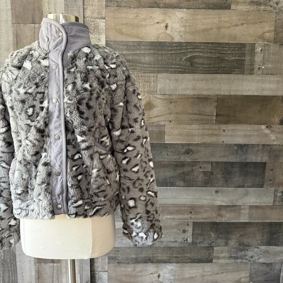 NWT! Socialite faux fur gray leopard print jacket small feminine glam winter - Picture 3 of 10
